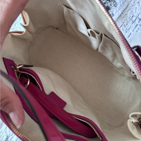 Gucci two ways hand bag! Like new! - Picture 3 of 6
